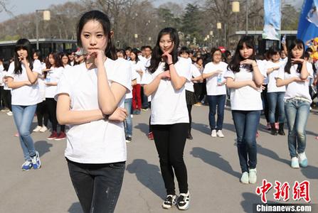 3名学生遭20多人群殴 警方介入